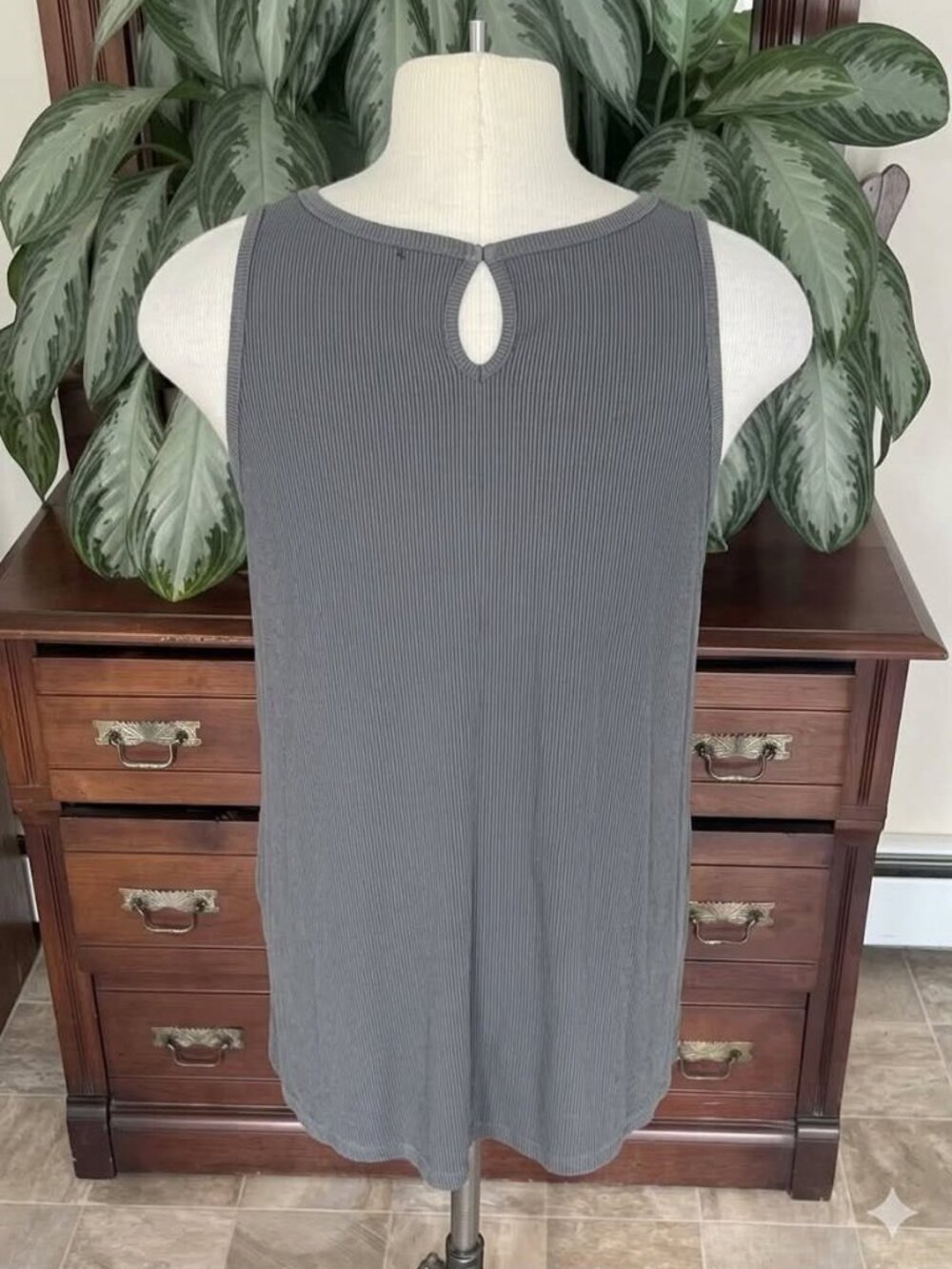Torrid Gray Ribbed Knit Tank Top Keyhole Back Size 2 (2X) #020